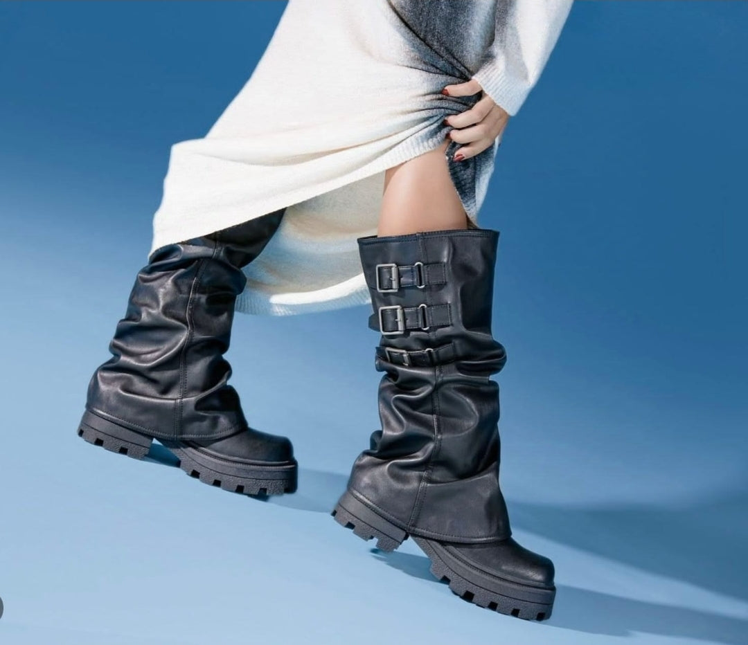 Botas de broches que transforman tu outfit N° 6526