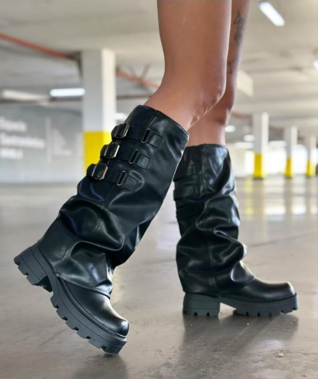 Botas de broches que transforman tu outfit N° 6526